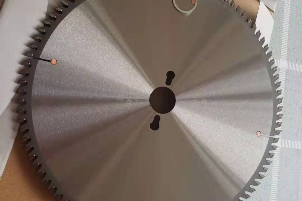 INDUSTRIAL QUALITY-T.C.T SAW BLADE FOR BETTERY-PLATE
