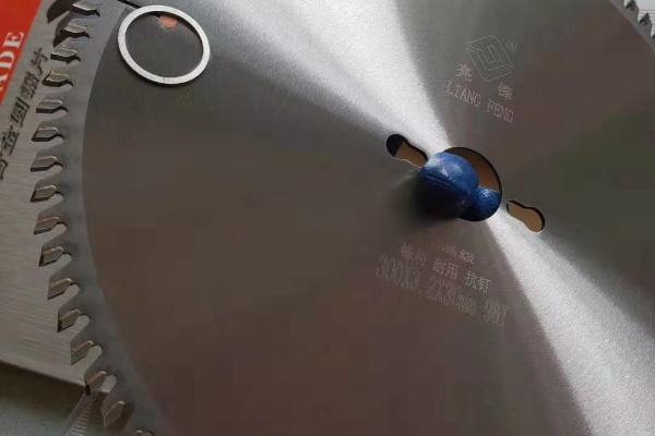 INDUSTRIAL QUALITY-T.C.T SAW BLADE FOR BETTERY-PLATE