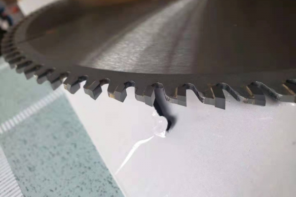 INDUSTRIAL QUALITY-T.C.T SAW BLADE FOR BETTERY-PLATE